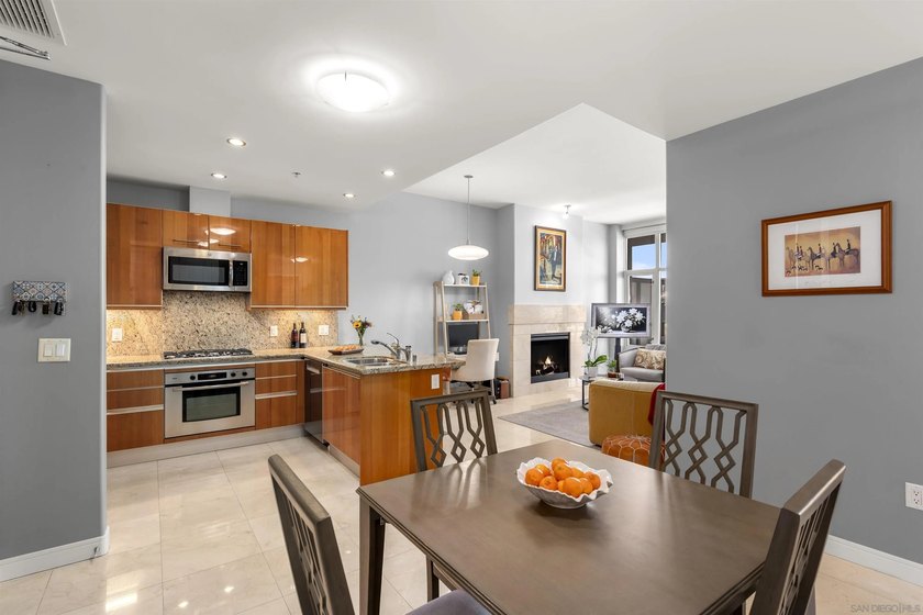 LUXURY URBAN LIVING! Experience modern elegance at the coveted - photo 3