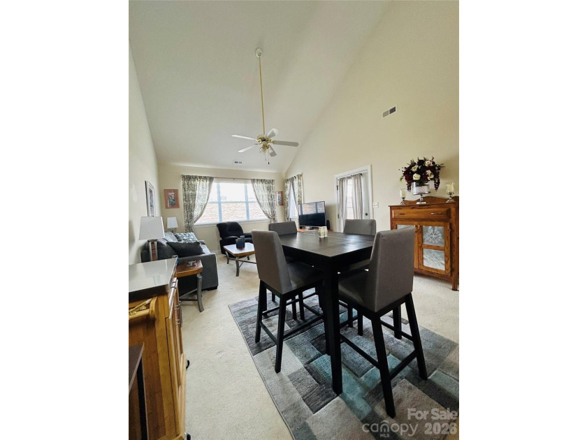 This charming 1-BR, 1 BTH all-brick end-unit in The Terraces - photo 4