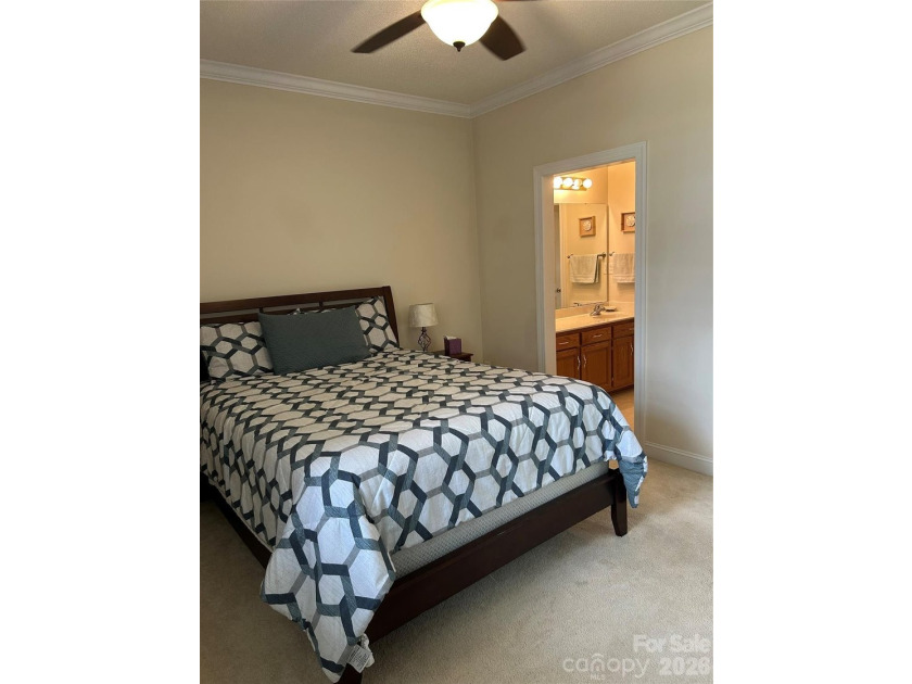 This charming 1-BR, 1 BTH all-brick end-unit in The Terraces - photo 9
