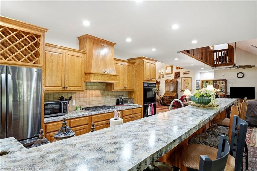 Only a few miles to Burnt Cabin Marina! Beautiful home secluded - photo 12