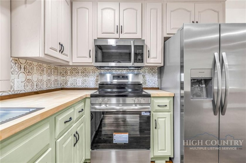 Welcome to this charming 2-bedroom, 2-bath Storybook Cottage - photo 13