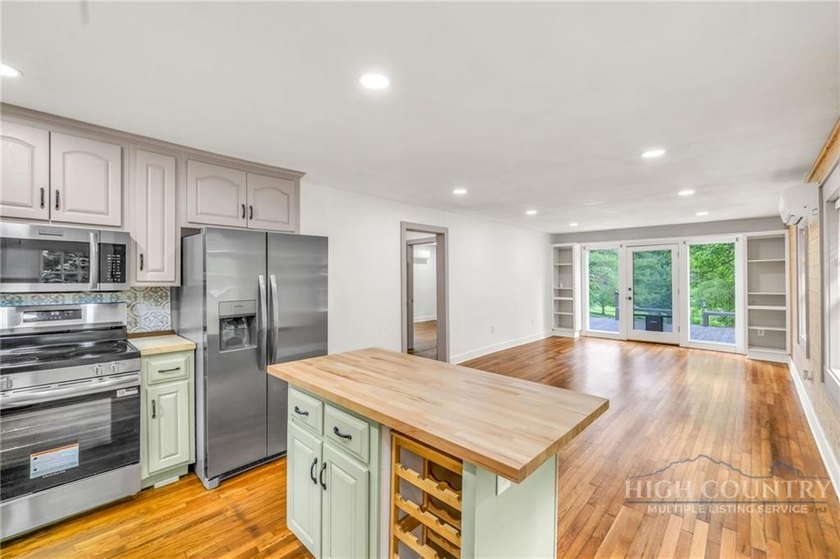 Welcome to this charming 2-bedroom, 2-bath Storybook Cottage - photo 14