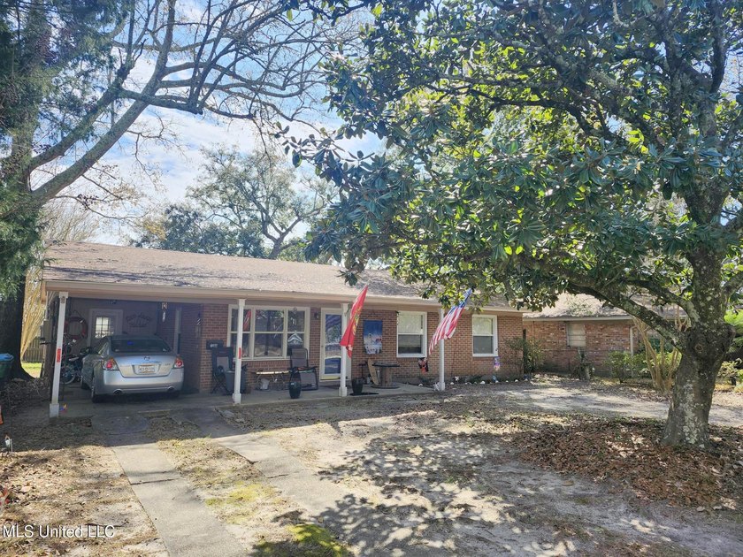 Reduced Price! Solidly-built, 1 story, Brick Home in East - photo 14