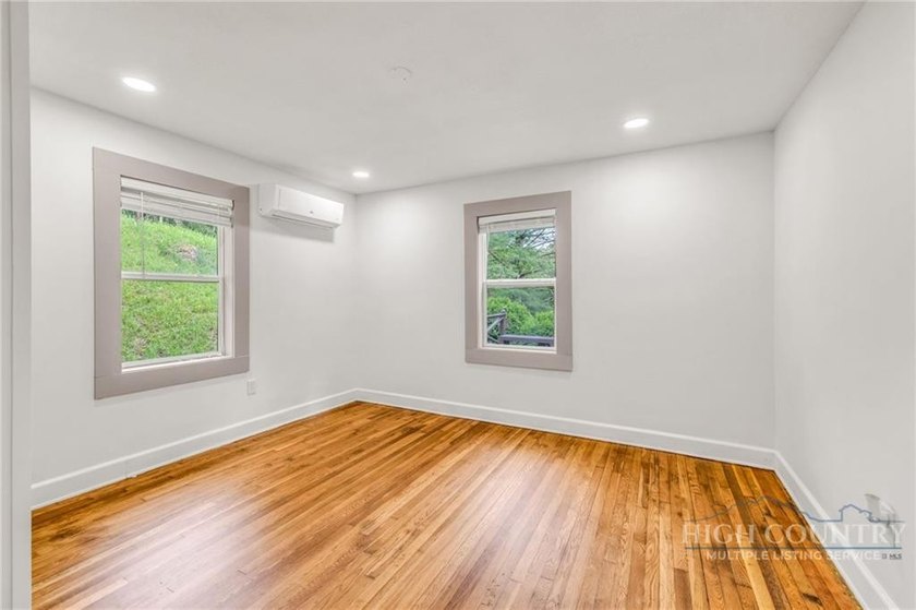 Welcome to this charming 2-bedroom, 2-bath Storybook Cottage - photo 24