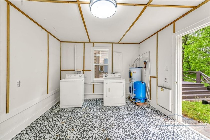 Welcome to this charming 2-bedroom, 2-bath Storybook Cottage - photo 28