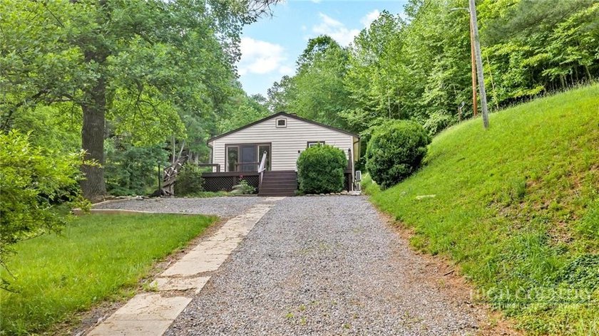 Welcome to this charming 2-bedroom, 2-bath Storybook Cottage - photo 32