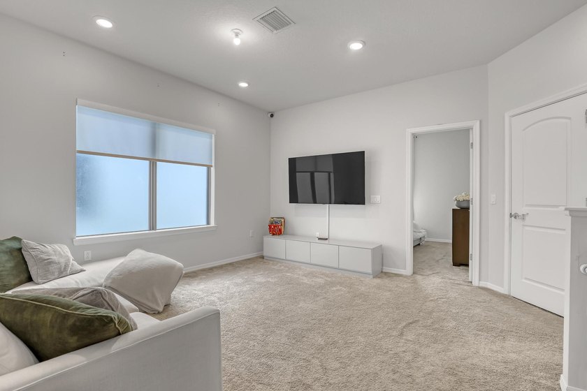 Stunning 2023-built 5-bedroom retreat in the gated community of - photo 21