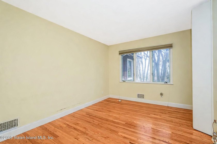 A rare opportunity in one of Staten Island's most sought-after - photo 10