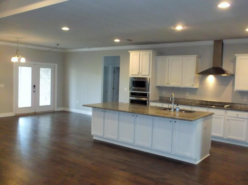 Priced to sell. Spacious 5-bedroom, 3 bath 1 story home, enter - photo 6