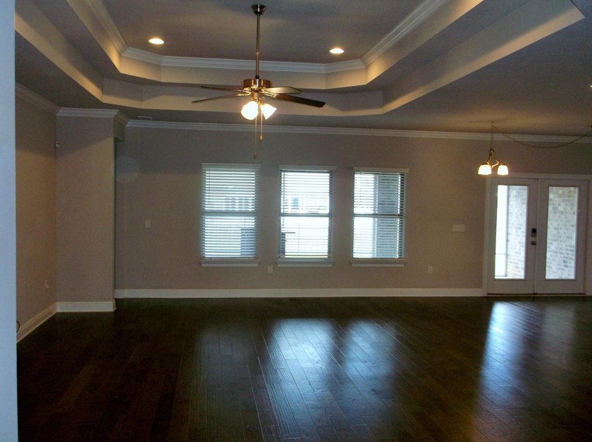 Priced to sell. Spacious 5-bedroom, 3 bath 1 story home, enter - photo 7