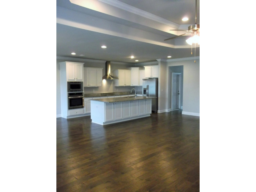 Priced to sell. Spacious 5-bedroom, 3 bath 1 story home, enter - photo 10