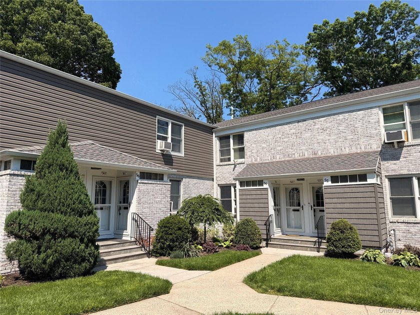 Fully Renovated 2 Bedroom Lower Unit Offering a Bright - photo 4