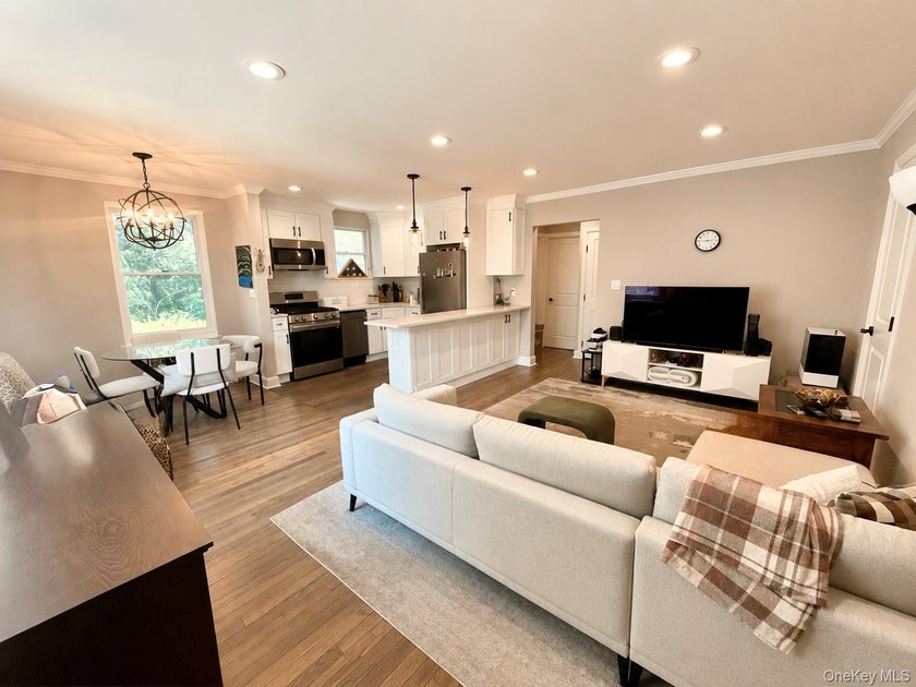 Fully Renovated 2 Bedroom Lower Unit Offering a Bright - photo 5