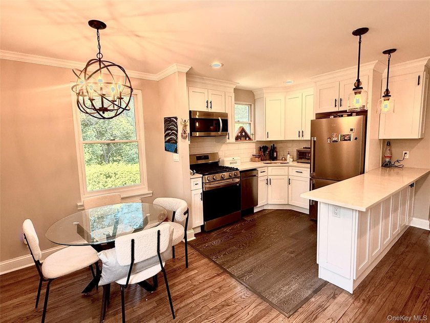 Fully Renovated 2 Bedroom Lower Unit Offering a Bright - photo 6