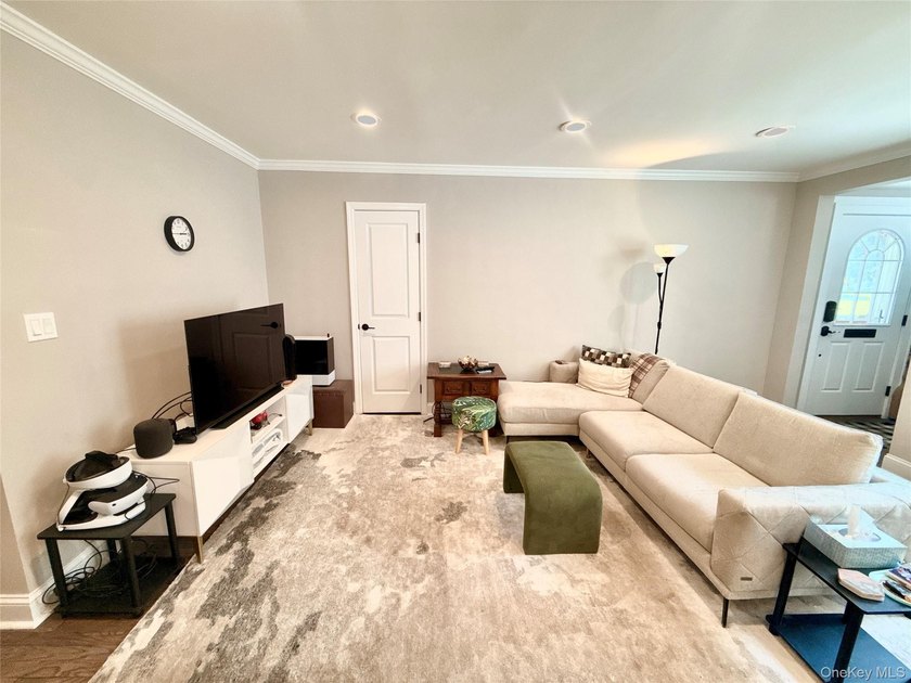 Fully Renovated 2 Bedroom Lower Unit Offering a Bright - photo 7