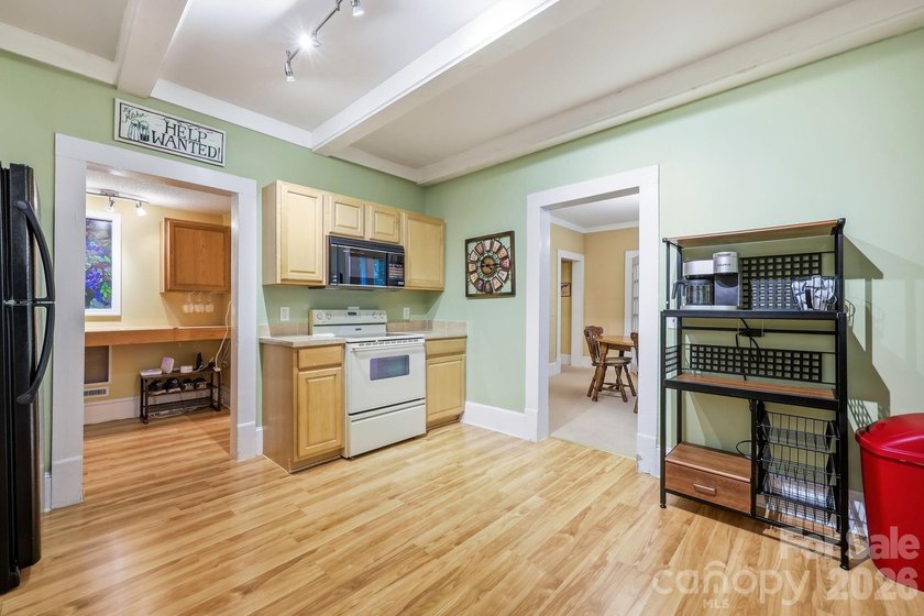 Enjoy lake living &amp; timeless character in The Sanctuary at - photo 10