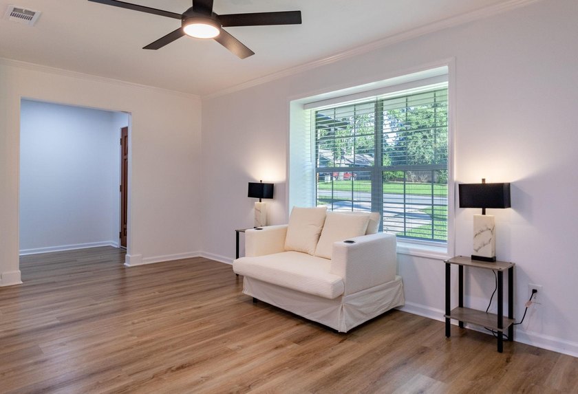 Welcome to this beautifully fully renovated, move-in-ready - photo 5