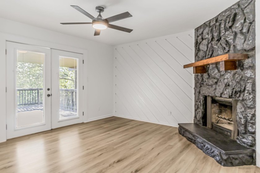 Welcome to this beautifully fully renovated, move-in-ready - photo 6