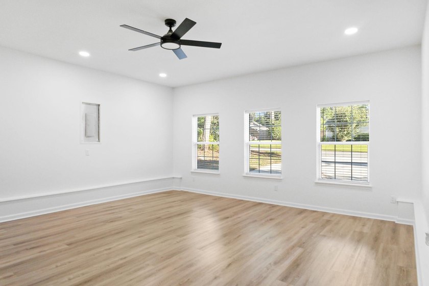 Welcome to this beautifully fully renovated, move-in-ready - photo 9