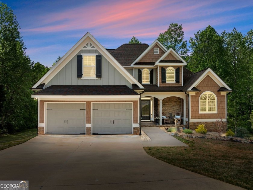 Beautiful home located in Dawsonville offering a prime location - photo 2