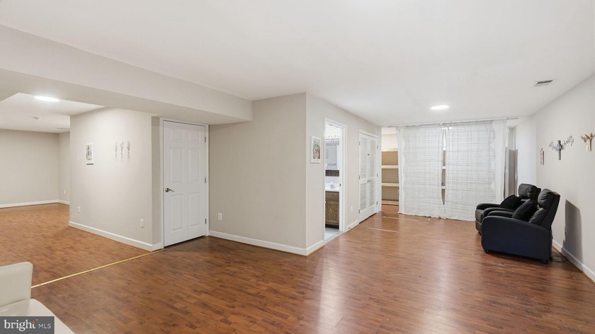 Beautifully updated custom built three level home in an amenity - photo 22