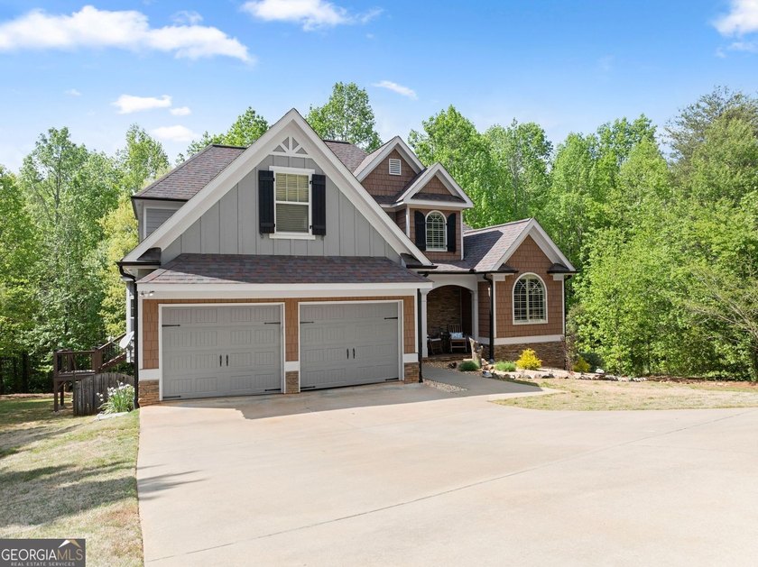 Beautiful home located in Dawsonville offering a prime location - photo 5