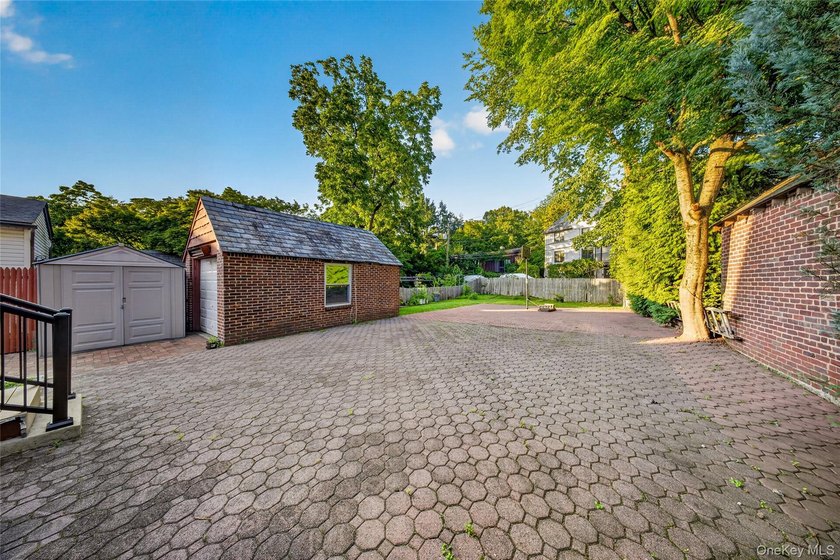 LAND! LAND!! LAND!!! Nestled in Great Neck on a very quiet block - photo 31