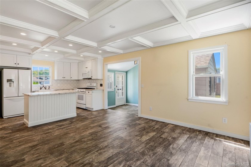Welcome to this charming 3-bedroom, 1-bath home offering comfort - photo 3