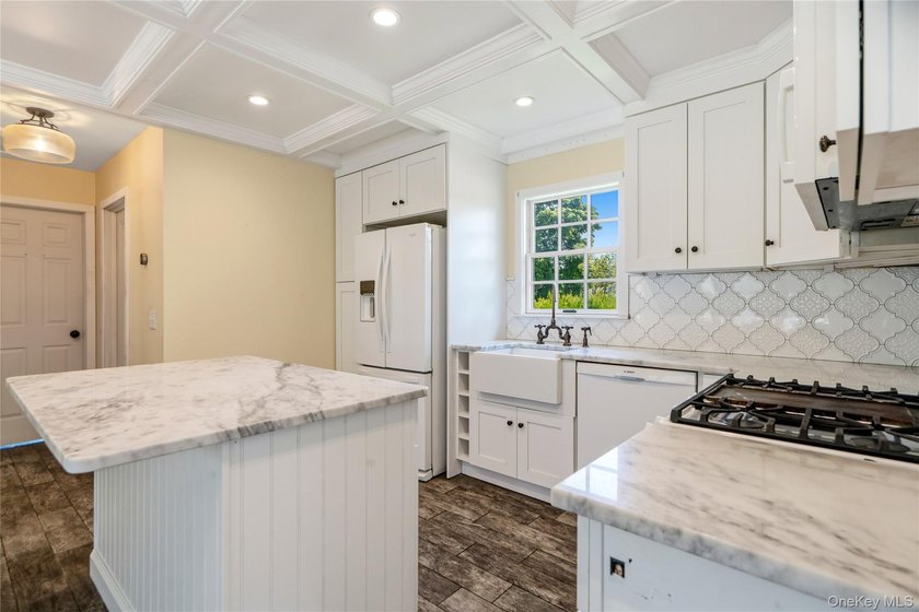 Welcome to this charming 3-bedroom, 1-bath home offering comfort - photo 7