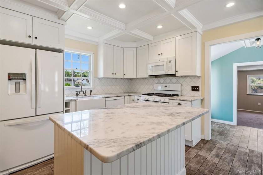 Welcome to this charming 3-bedroom, 1-bath home offering comfort - photo 8
