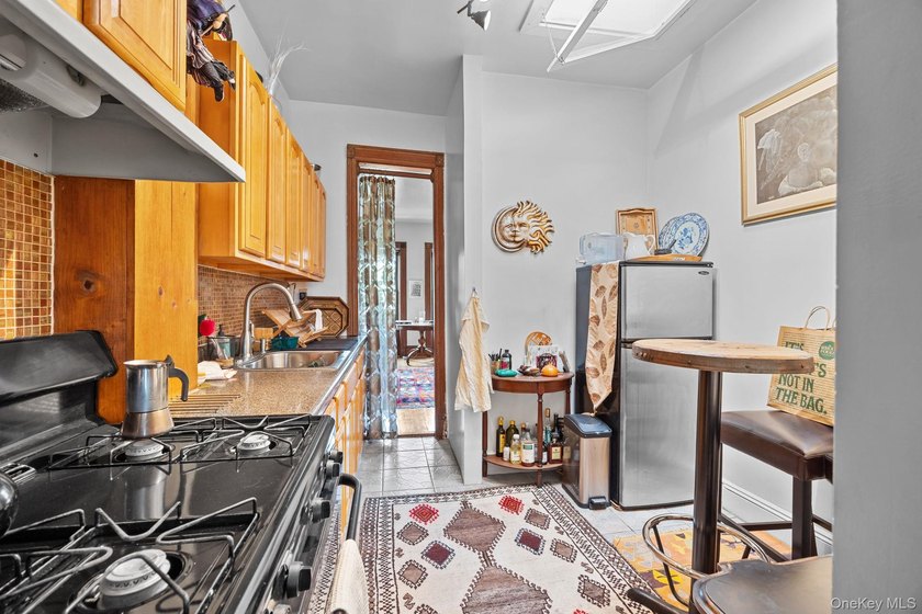 Presenting a rare opportunity to own a beautiful, legal three - photo 10