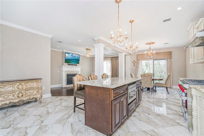 Stunning Southeast Annandale Two-Family Home on Private - photo 11