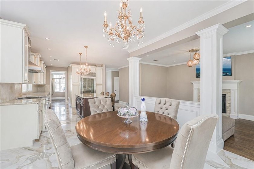 Stunning Southeast Annandale Two-Family Home on Private - photo 14