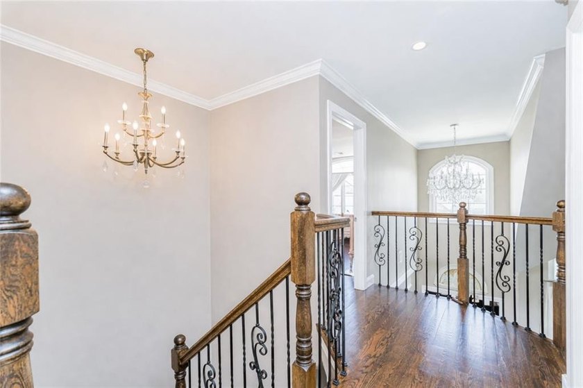 Stunning Southeast Annandale Two-Family Home on Private - photo 17
