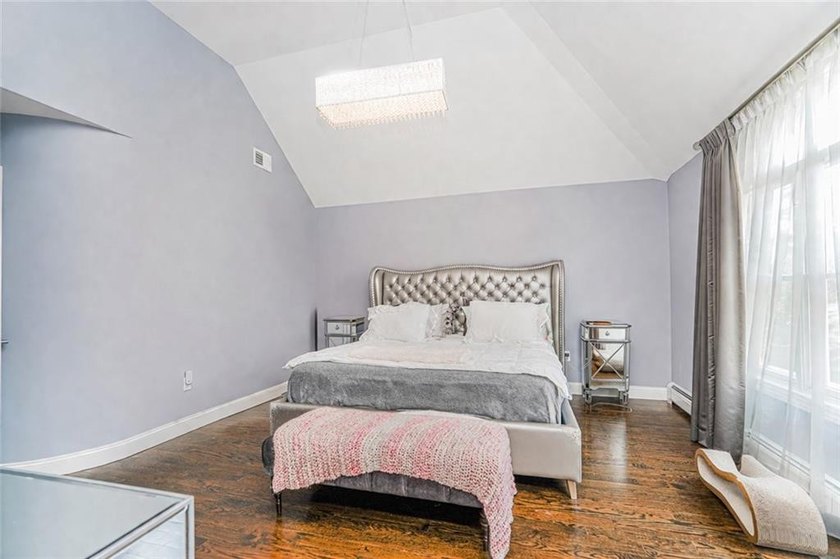 Stunning Southeast Annandale Two-Family Home on Private - photo 20