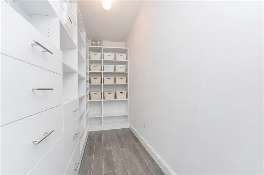 Stunning Southeast Annandale Two-Family Home on Private - photo 27