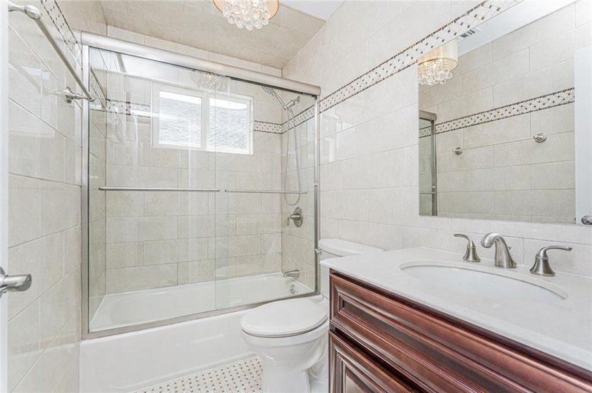 Stunning Southeast Annandale Two-Family Home on Private - photo 29