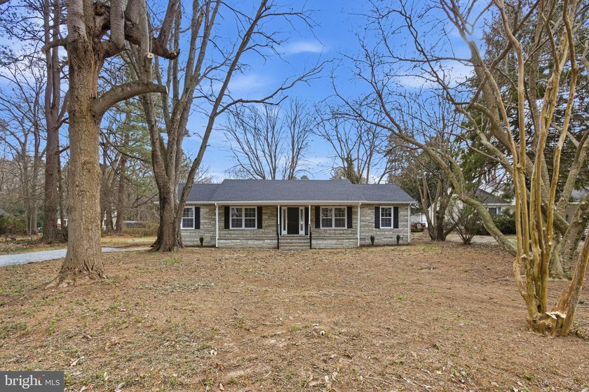 COME HOME TO THIS PRISTINE HOME LOCATED IN THE RIVERFRONT - photo 4