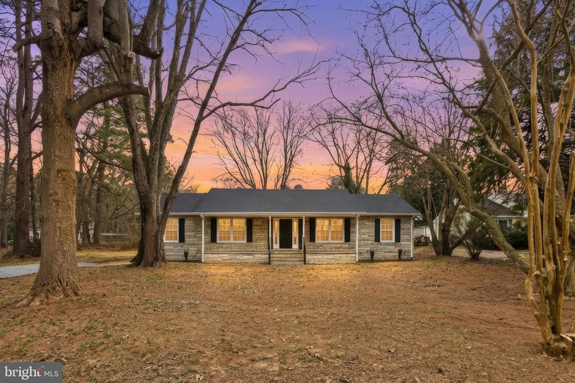 COME HOME TO THIS PRISTINE HOME LOCATED IN THE RIVERFRONT - photo 5