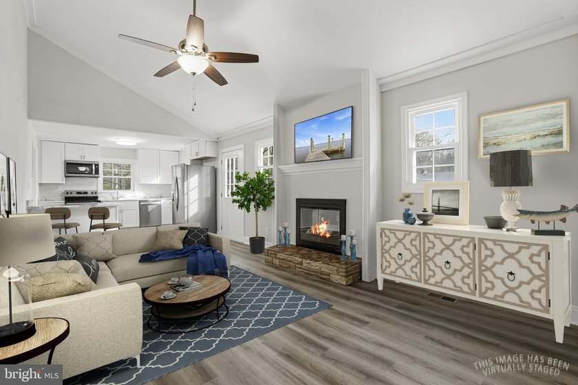 COME HOME TO THIS PRISTINE HOME LOCATED IN THE RIVERFRONT - photo 6