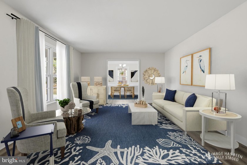 COME HOME TO THIS PRISTINE HOME LOCATED IN THE RIVERFRONT - photo 7
