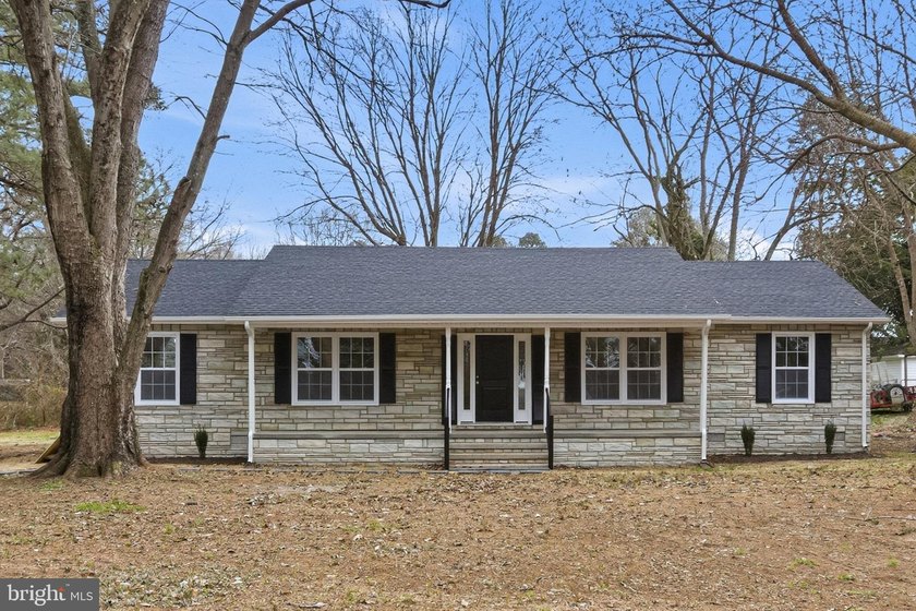 COME HOME TO THIS PRISTINE HOME LOCATED IN THE RIVERFRONT - photo 9