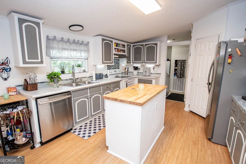 Welcome home to 4321 Highway 186! This adorable 4 bedroom/2 - photo 10