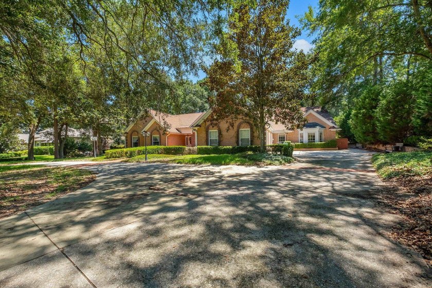 Bankruptcy and Short Sale. Additional Buyer Premium to the - photo 5