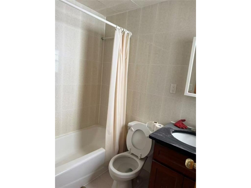 Great Opportunity to own this 4 Family House in the Heart of - photo 4