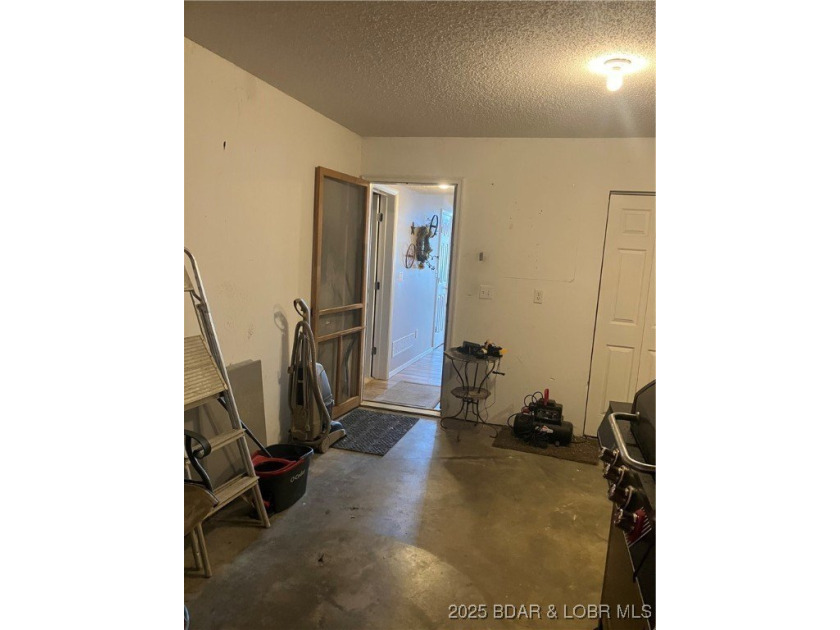 > A wall of windows and vaulted ceilings. Main level living! Big - photo 18