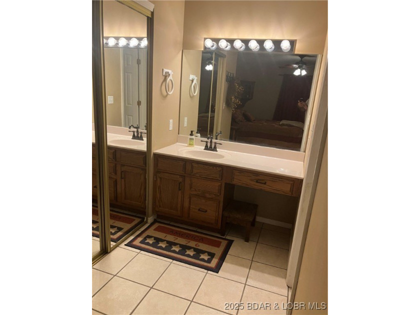 > A wall of windows and vaulted ceilings. Main level living! Big - photo 19
