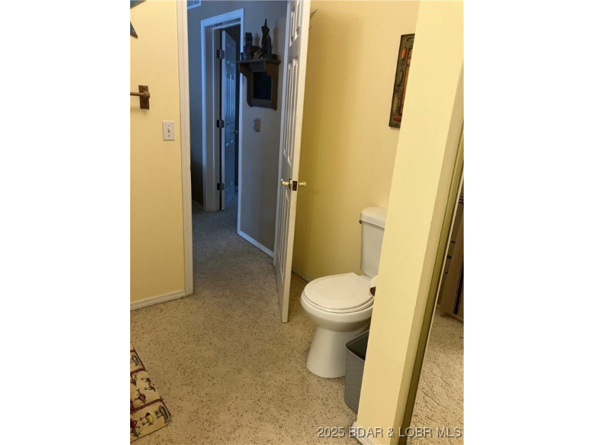> A wall of windows and vaulted ceilings. Main level living! Big - photo 33