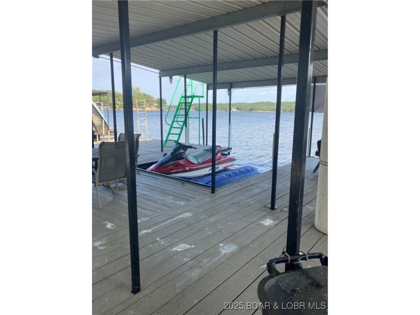 > A wall of windows and vaulted ceilings. Main level living! Big - photo 43