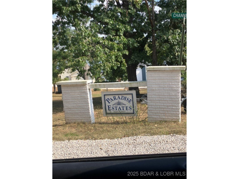 > A wall of windows and vaulted ceilings. Main level living! Big - photo 46